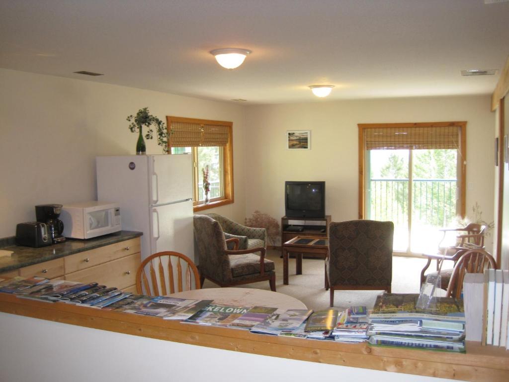 Wild Nature B&B Kelowna Habitación foto